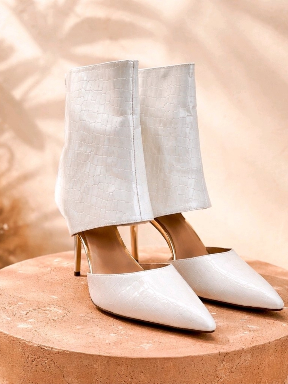 THINGS II COME NEW WHITE IRIDESCENT SNAKE STILETTOS - Picture 2 of 11